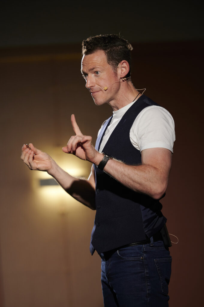 Gareth White performing